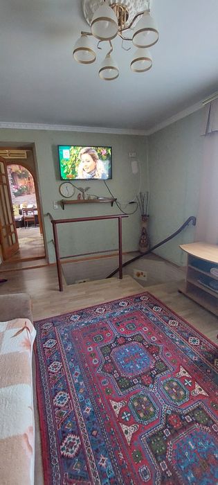 Пропонується до продажу частина будинку в центральній частині міста Ізмаїла з повноцінним підземним поверхом