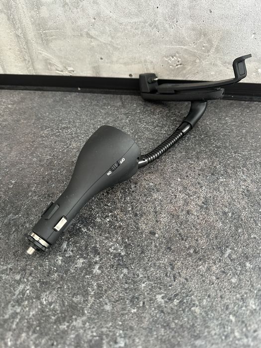 Автомобільний тримач для iPhone з зарядкою