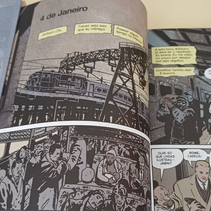Batman Ano Um Edição Absoluta em português 2 revistas em capa dura