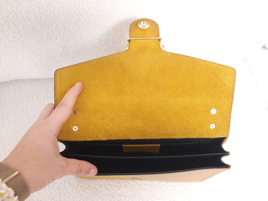 Bolsa de ombro Pinko mostarda com corrente – bom estado
