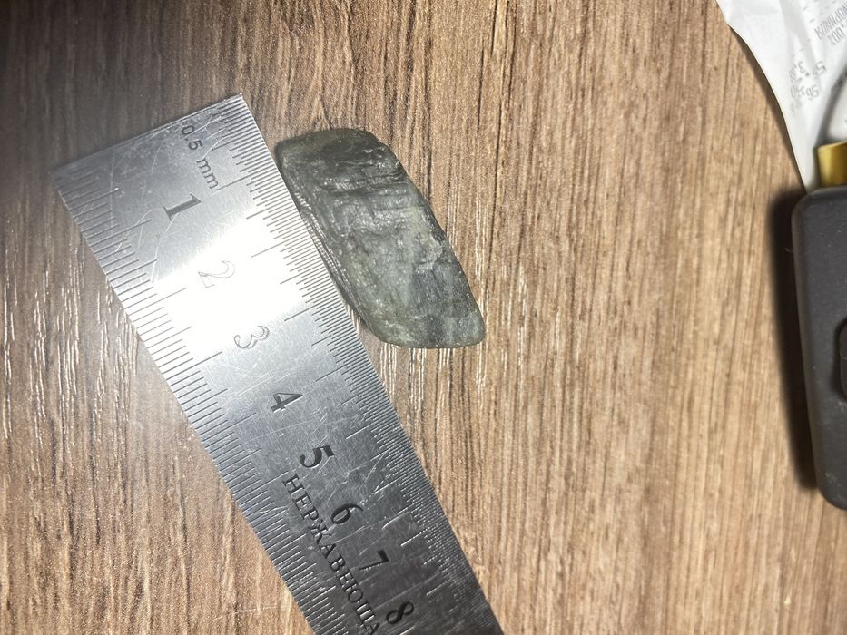 Необроблені мінерали яшма, лабрадор, обсидіан