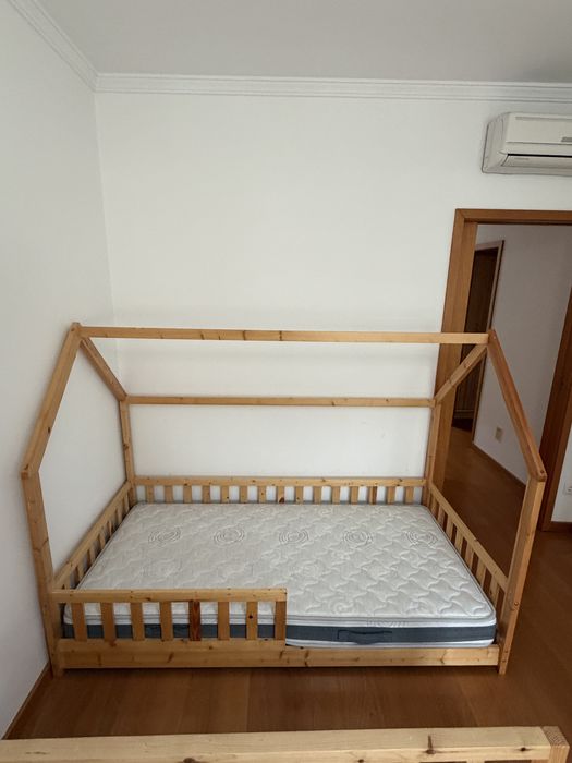 Cama Montessori em madeira + colchão feito à medida | como nova