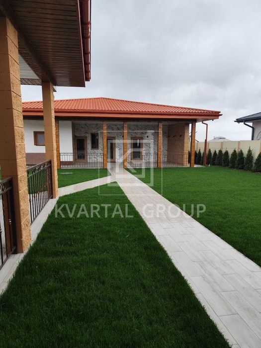 Продаж сучасного приватного будинку в Гореничах! 9 соток доглянутої земельної ділянки!