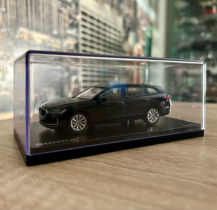 1:43 Abrex Škoda Superb Combi IV