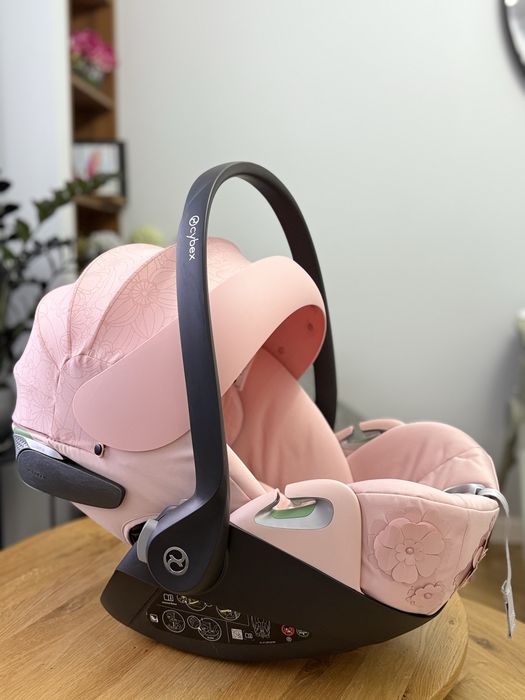 Продам автокрісло Cybex Simply Flowers