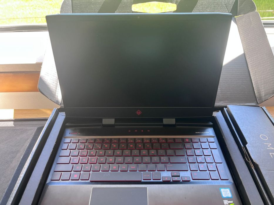 HP omen 15 com 2 TB de disco e 16 GB RAM