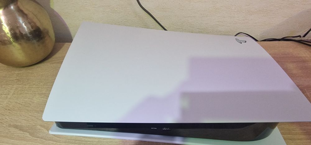 PlayStation 5 impecável 1TB com um comando e caixa