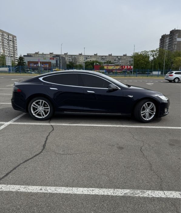 Tesla model S 85 кВт
