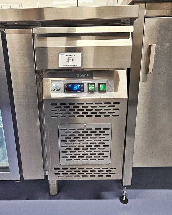 Bancada nunca usada esperando pelos teus produtos!