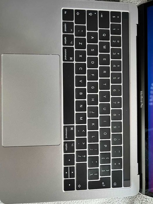 MacBook Pro 13" 2017 z mini ekranem dotykowym (touch bar)