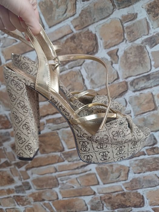 Sandałki Guess 37