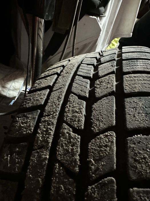 Зимова гума NEXEN 215/55R17