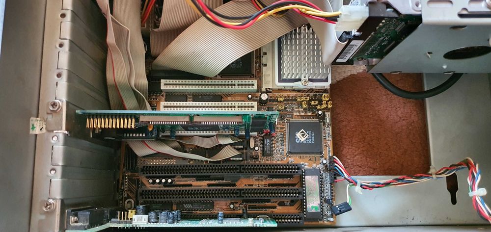 Stary zabytkowy retro komputer AT 486DX4 100mhz/16mb RAM/1.6GB/S3/CD