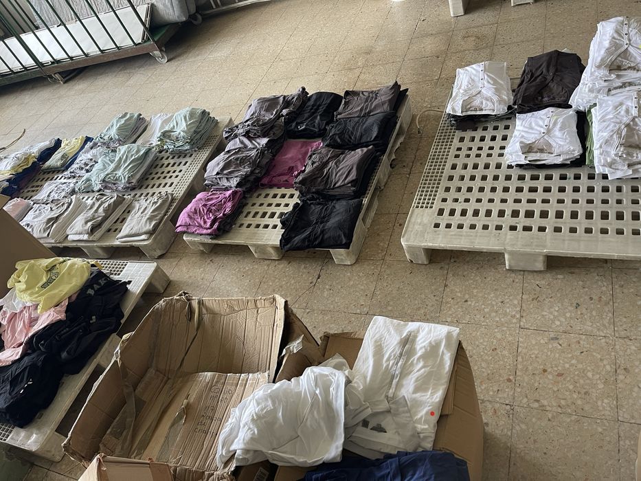Lote de peças de vestuario