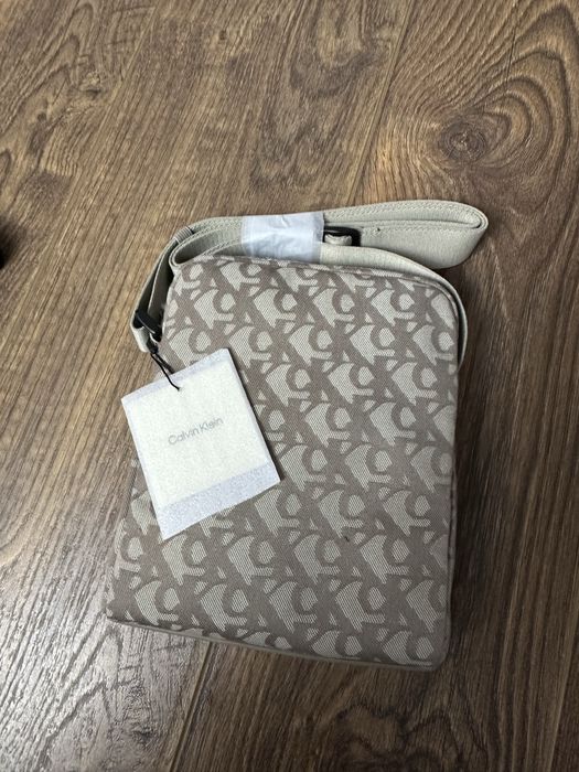 Монограмний месенджер Calvin Klein