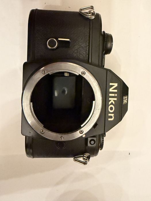 Nikon EM lustrzanka analogowa  uszkodzona