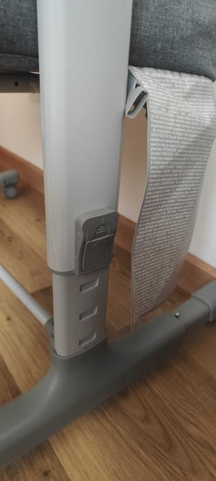 Berço com 3 funções diferentes: berço para cama, berço de balanço e berço de bebé. Com o berço ofereço 1x capa  protetora e 2x lençóis.