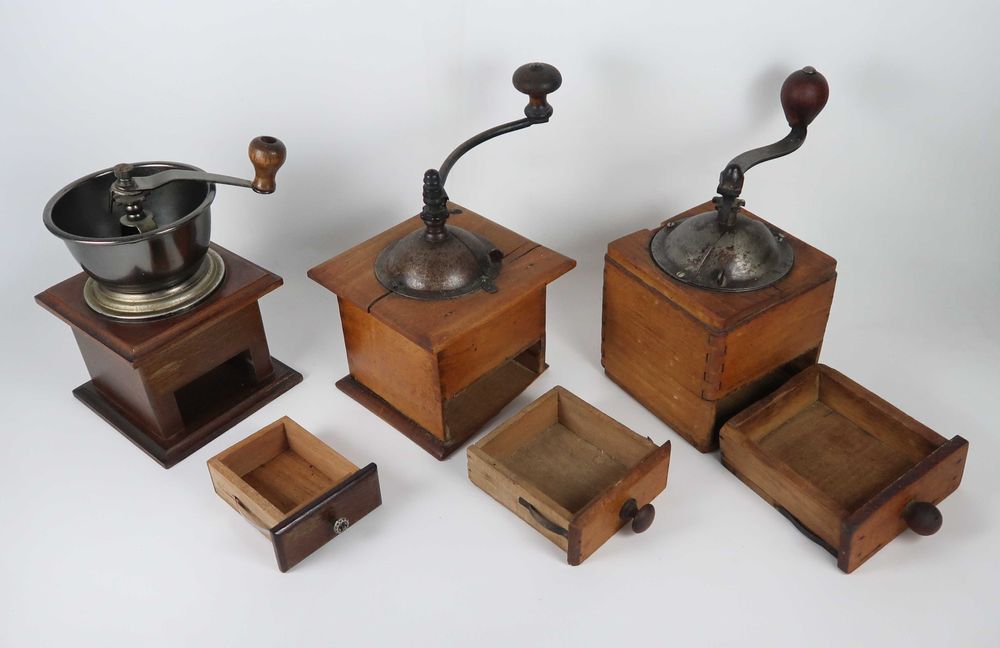 3 Moinhos de café muito antigos