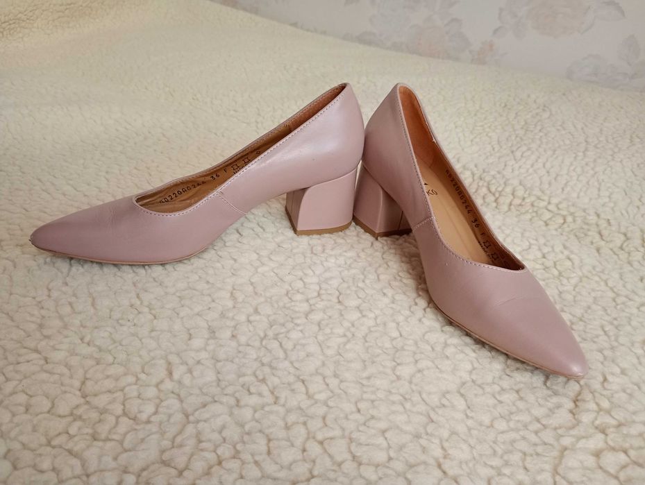 Piekne czółenka Ryłko w kolorze spopielałego różu -36/ 23,3 cm- bdb !!