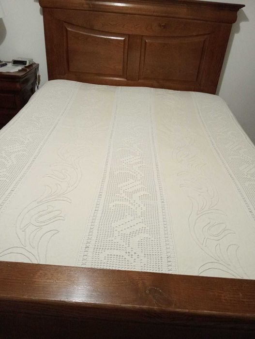 colcha de renda e linho