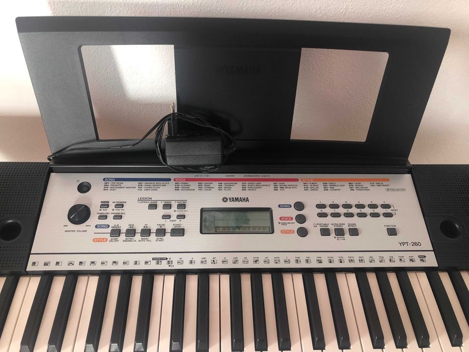 teclado yamaha YPT-260 + Tripé