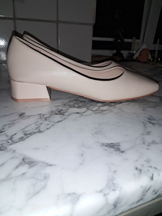 Туфлі бежеві Loretta