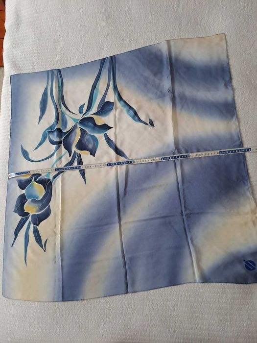 apaszka ręcznie malowana, jedwab, Milanówek, dyskretne logo IChP,