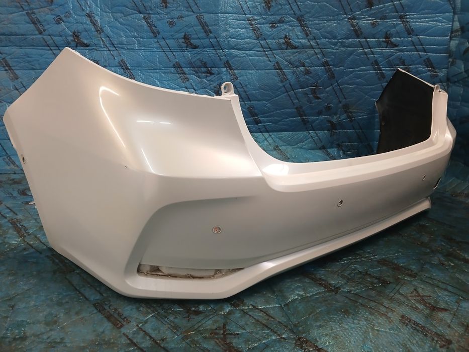 Zderzak tylny tył TOYOTA COROLLA E21 sedan  1L0  040 kolor 1f7 070