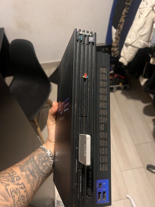 Ps2 com dois jogos e comando