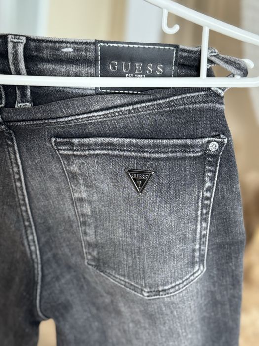 Джинси guess  xs 25р.