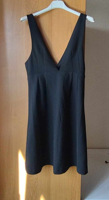 Czarna sukienka na ramiączka