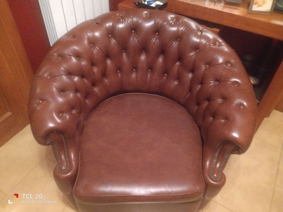 Magnífica poltrona, toda em picotiné