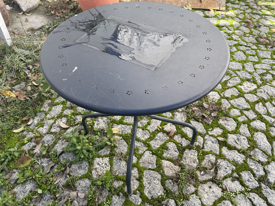 Mesa de exterior em ferro + 4 cadeiras – estilo jardim / esplanada