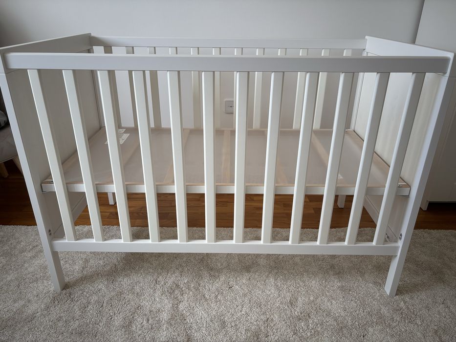 Berço Sundvik com colchão Jätterrött