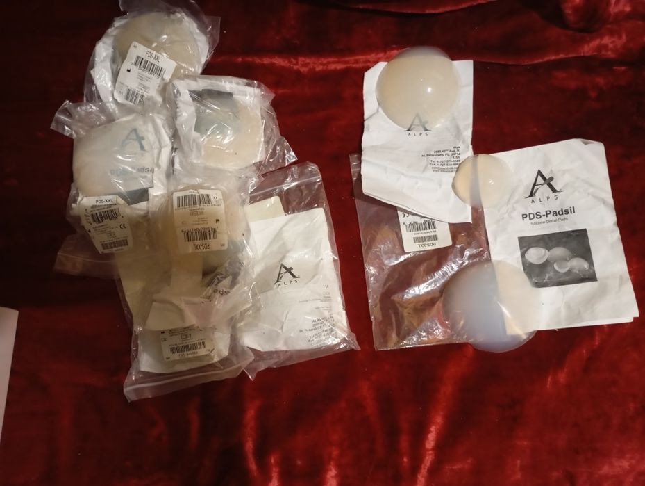 Комплектующие для протезов ног.