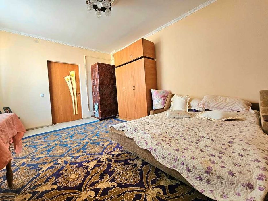 Продається добротний цегляний будинок...