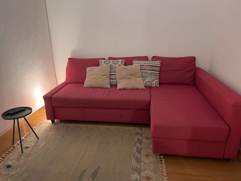FRIHETEN ikea Sofá-cama de canto c/arrumação, cor-de-rosa. usado.