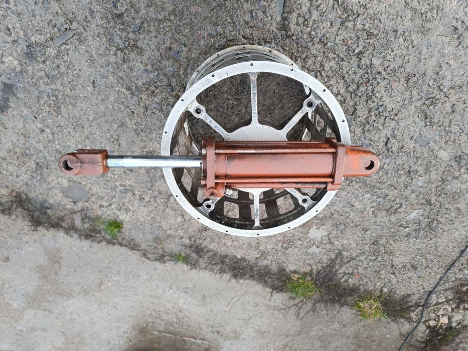 Запчастини до сівалки СЗ 3.6-5.4 гідроциліндр ЦС 75.