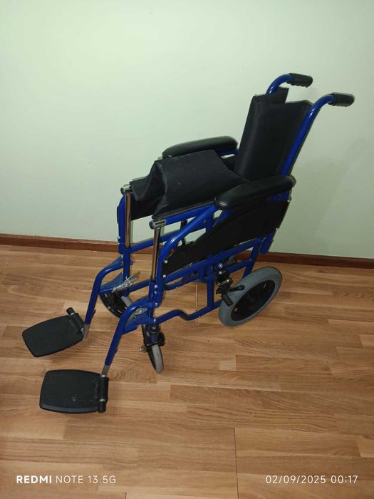 Vendo Cadeira de Rodas - Nova!