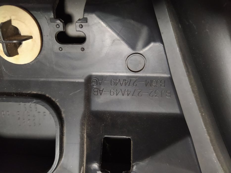 Молдинг задней двери Range Rover Evoque