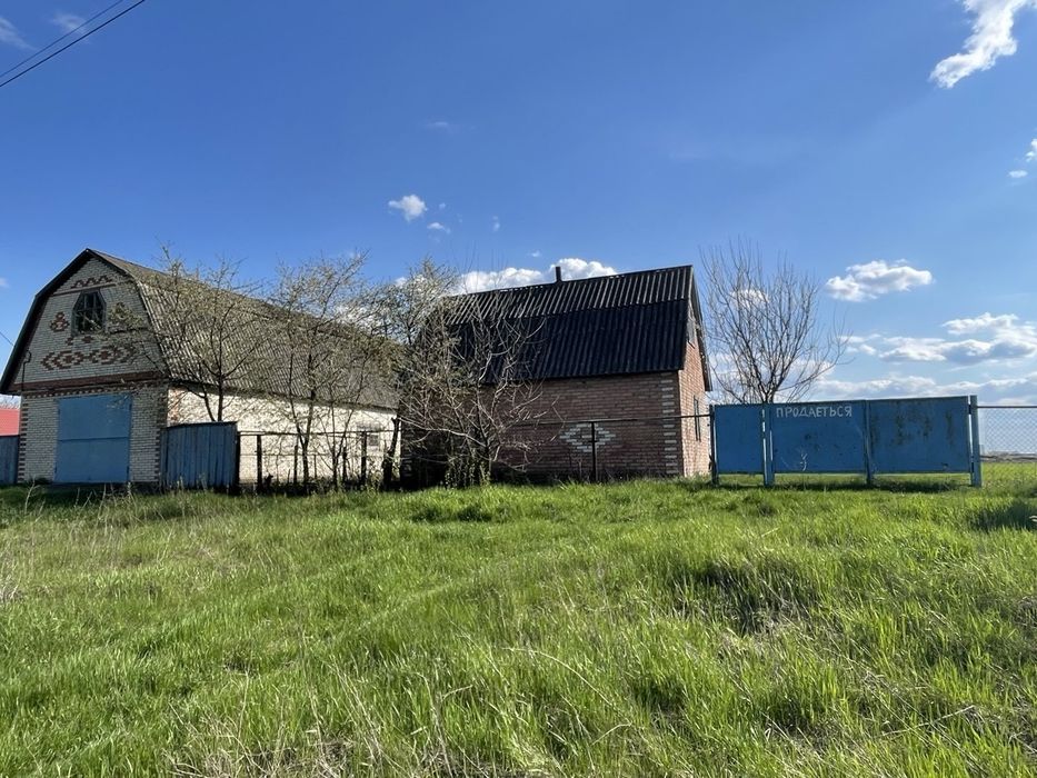 Продам земельну ділянку під забудову,разом з будинком
