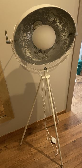Lampa podłogowa Studio IV biało-srebrna,