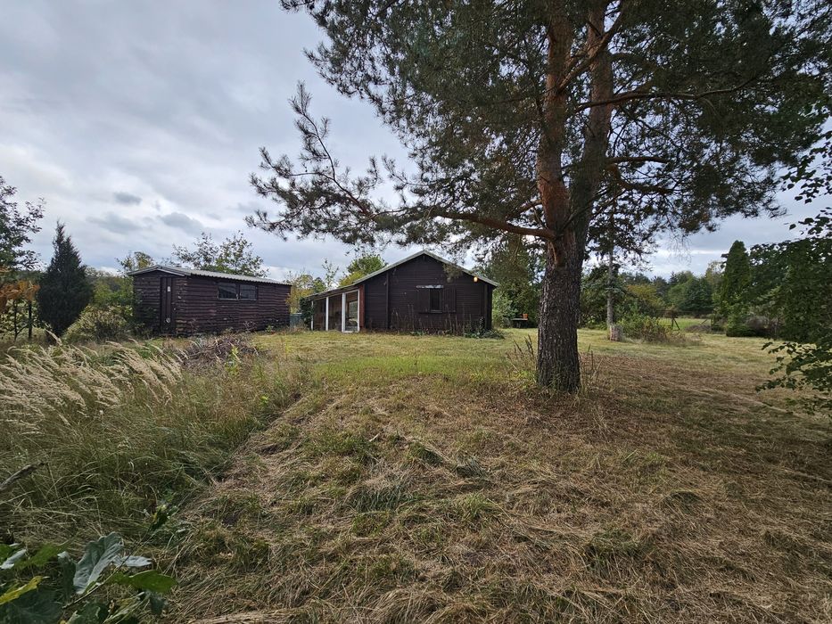 Sprzedam działkę rekreacyjno-budowlaną 1000 m2 plus zabudowania