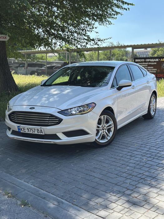 Ford Fusion SE.