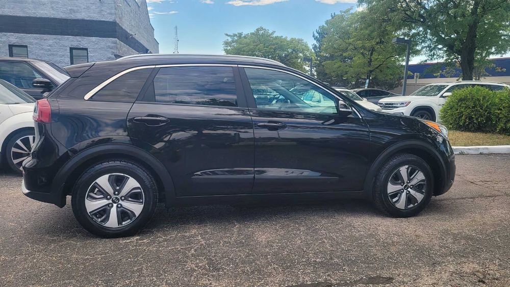 Kia Niro EX      2017