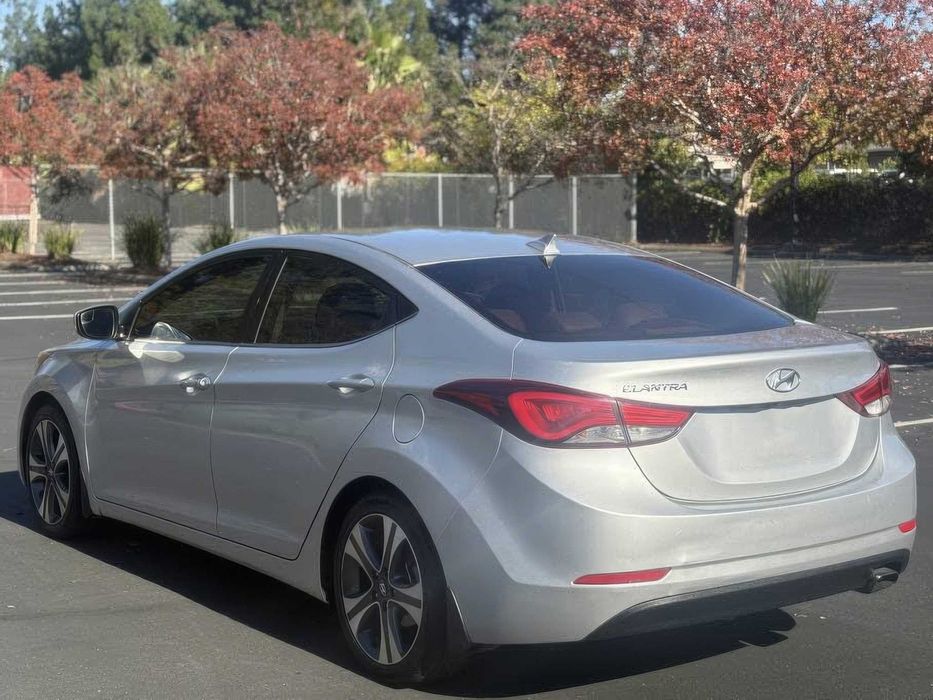 Hyundai Elantra Limited      2015