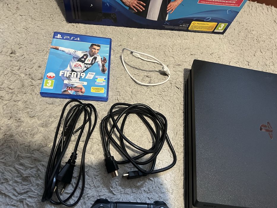 Playstation 4 PRO + pad
