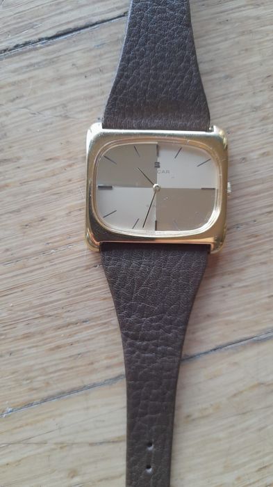 Sarcar Genéve  - mulher