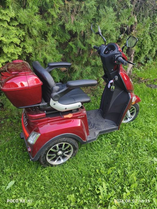 Skuter trójkołowy Fasti 3