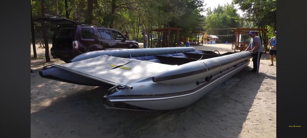 комерціїниї катомаран